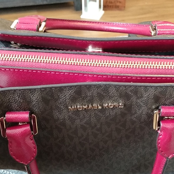 Michael Kors Savannah Large Satchel - Picture 10 of 16